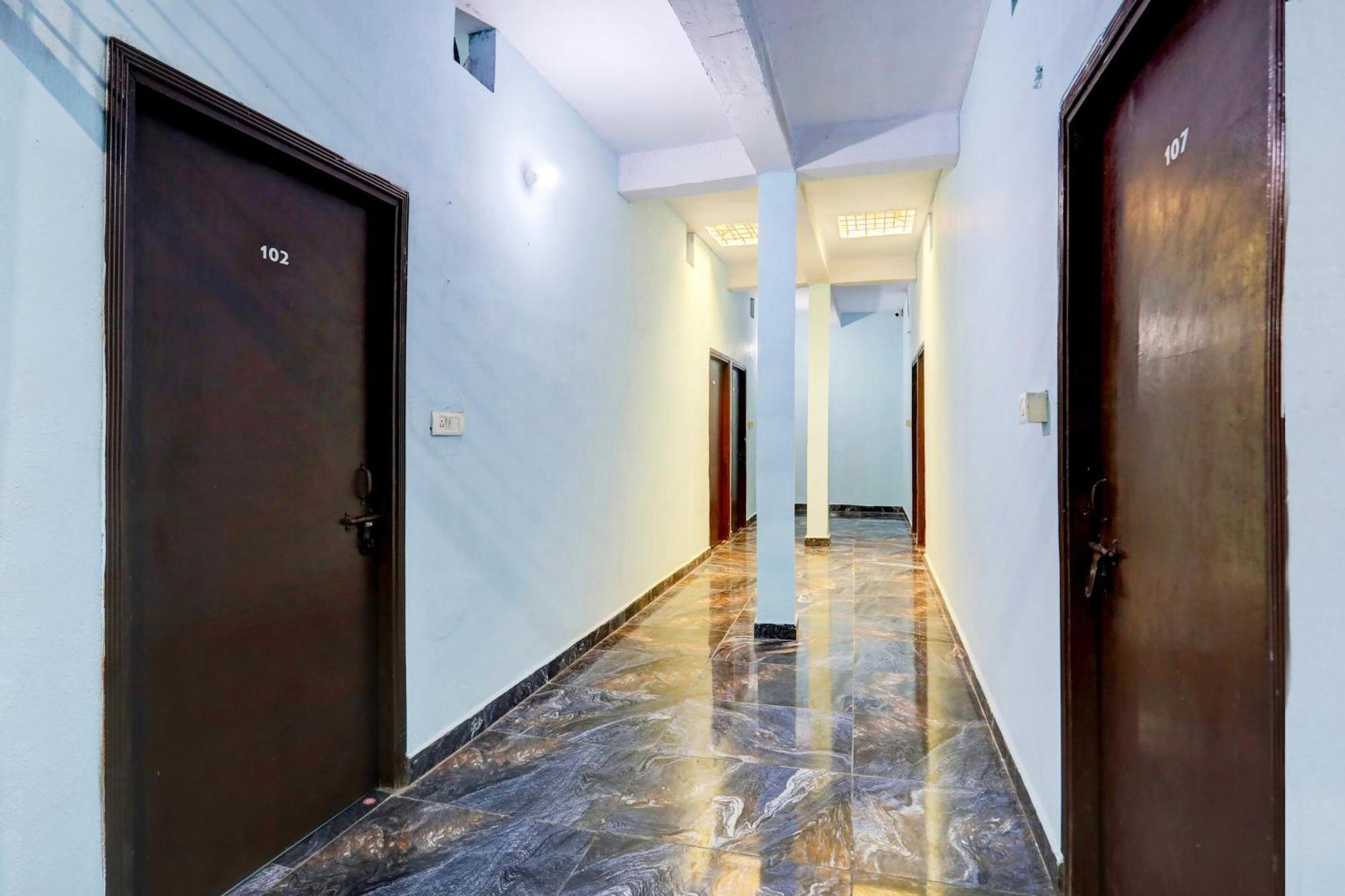 Spot On New Diamond Guest House Rudrapur Exterior foto